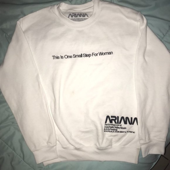 Ariana Grande official merch! ISO READ DESCRIPCION - Picture 1 of 14